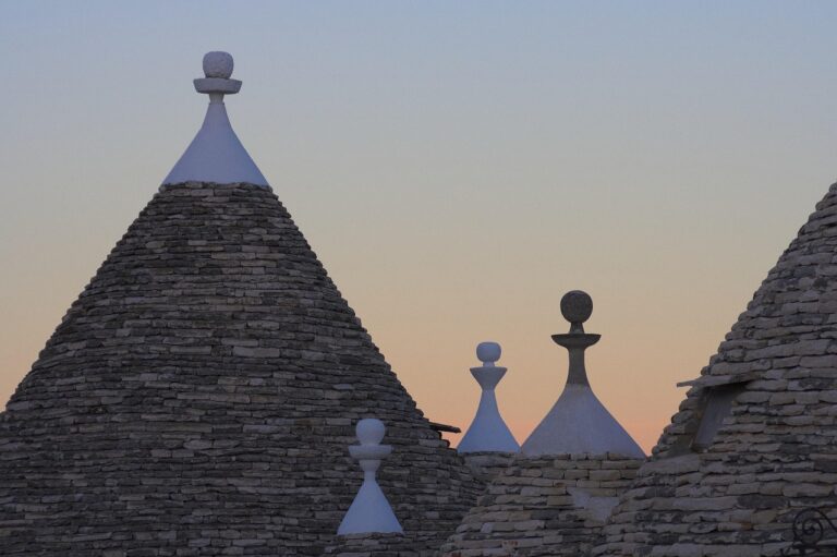 Trullo originale nella valle d'Itria, simbolo di un'esperienza unica e autentica.